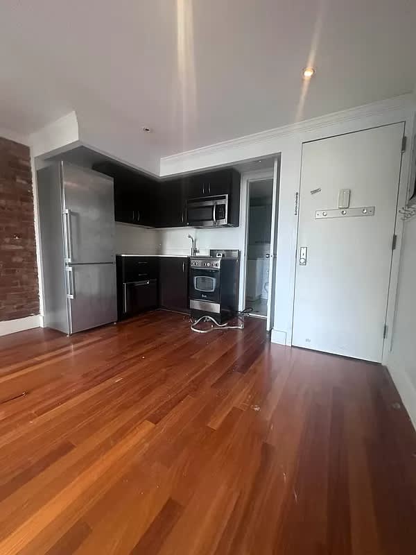 195 E 4th St – photo 3