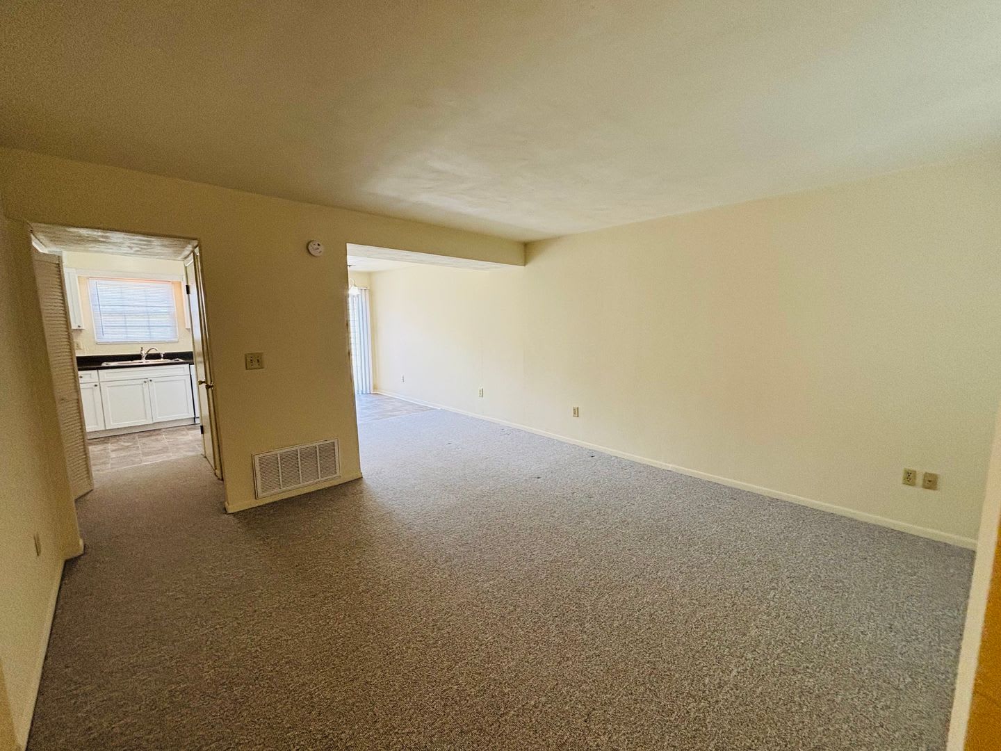 2 Bedroom, 1.5 Bath Townhouse – photo 4