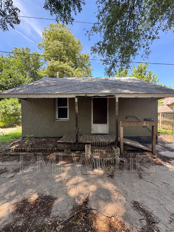 1939 North Fairview Avenue – photo 1