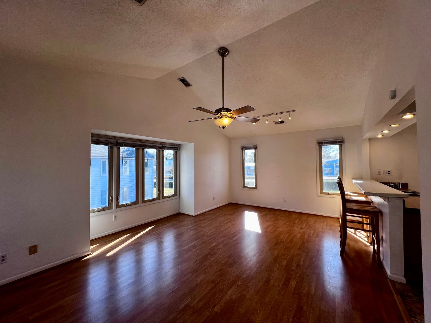 2 bedroom, 2 bathroom home – photo 4