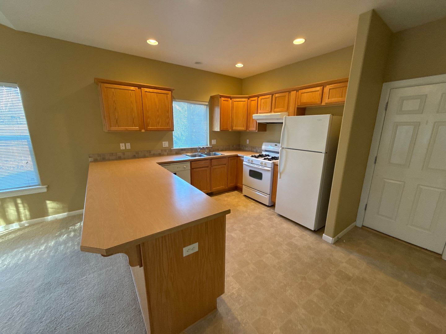 Pet Considered, East Bend 3 Bdrm, 2 Bath House, All Appliances, Air Conditioning, Fenced Yard, Double Garage – photo 3