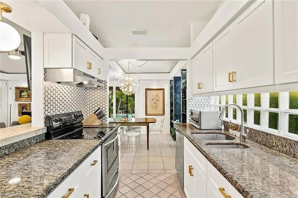 792 108th Ave N – photo 5