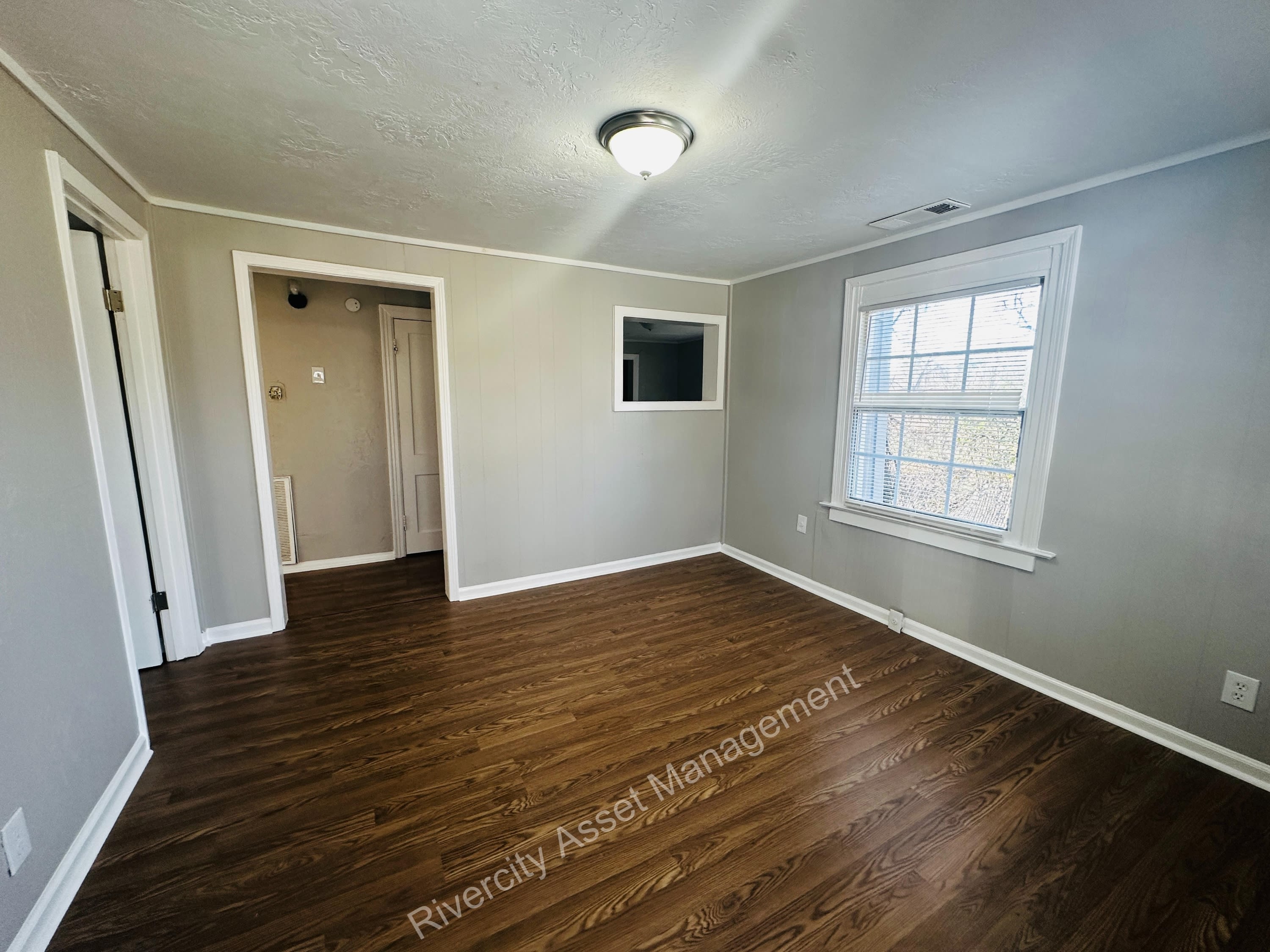 1911 The Oaks Avenue – photo 2