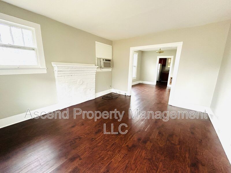 2001 Portland St – photo 2