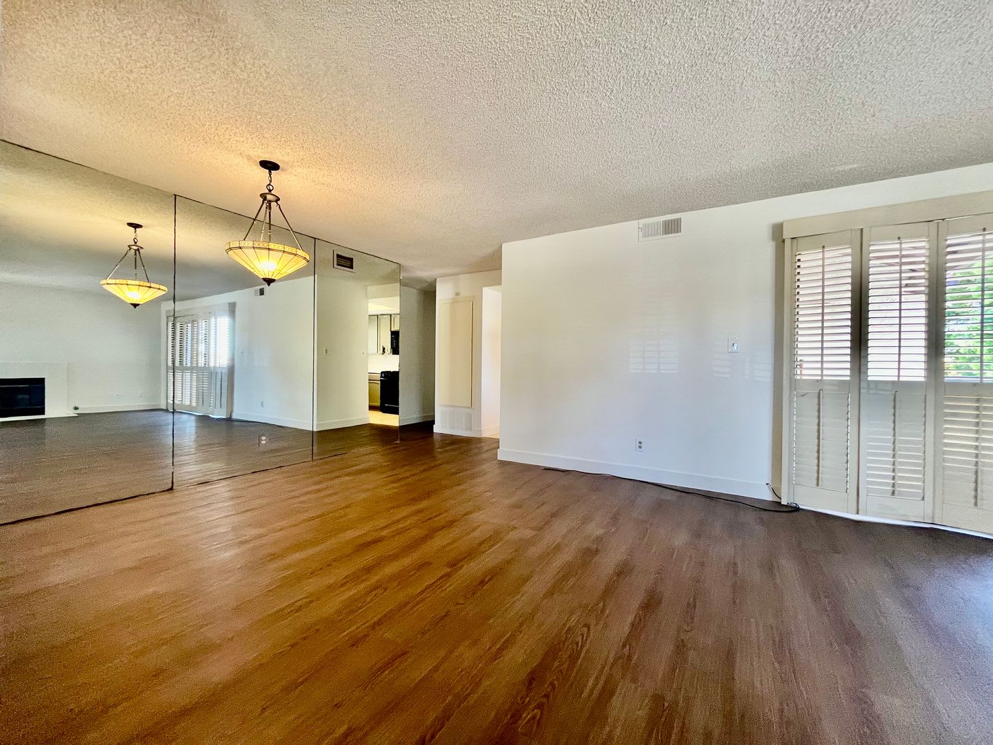 Beautiful double Master bedroom townhome with 2 car garage, in unit laundry, and a pool – photo 5