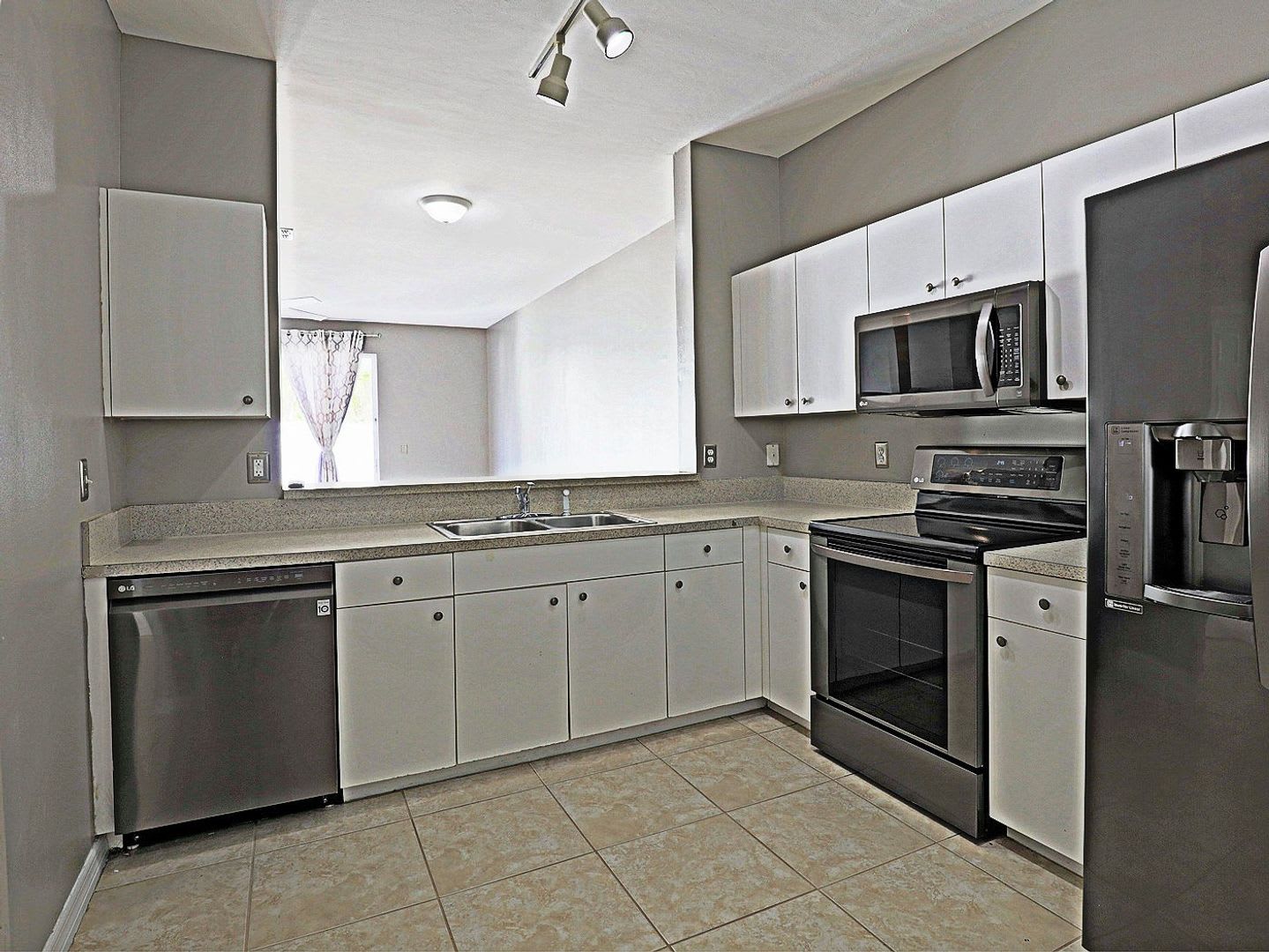Forest Lake Townhomes 3605-107 – photo 4
