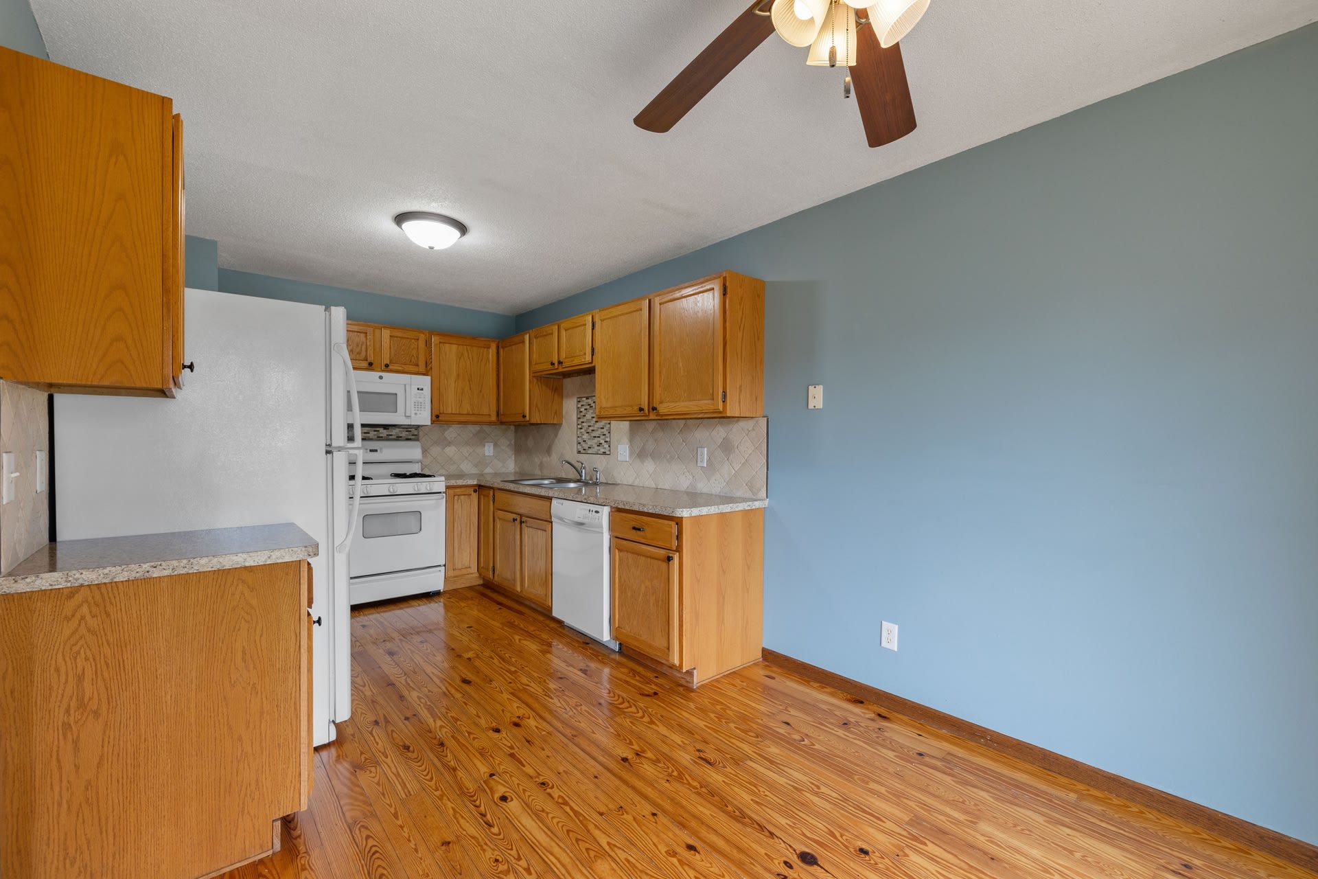 16940 Glencoe Ave. – photo 4