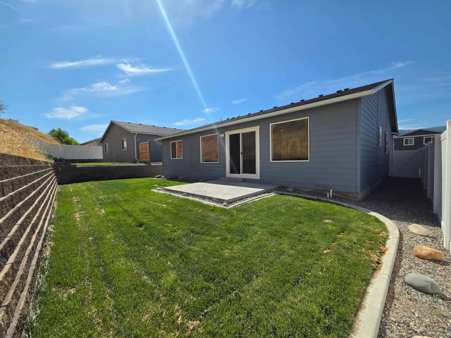 Gorgeous, 3 Bed, 2 Bath HOUSE in Coveted East Wenatchee! – photo 4