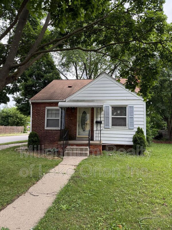 271 Dick Ave – photo 1