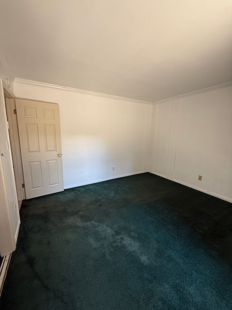 3 Bed 2 Bath Townhome With Vaulted Ceilings Private Balcony – photo 3