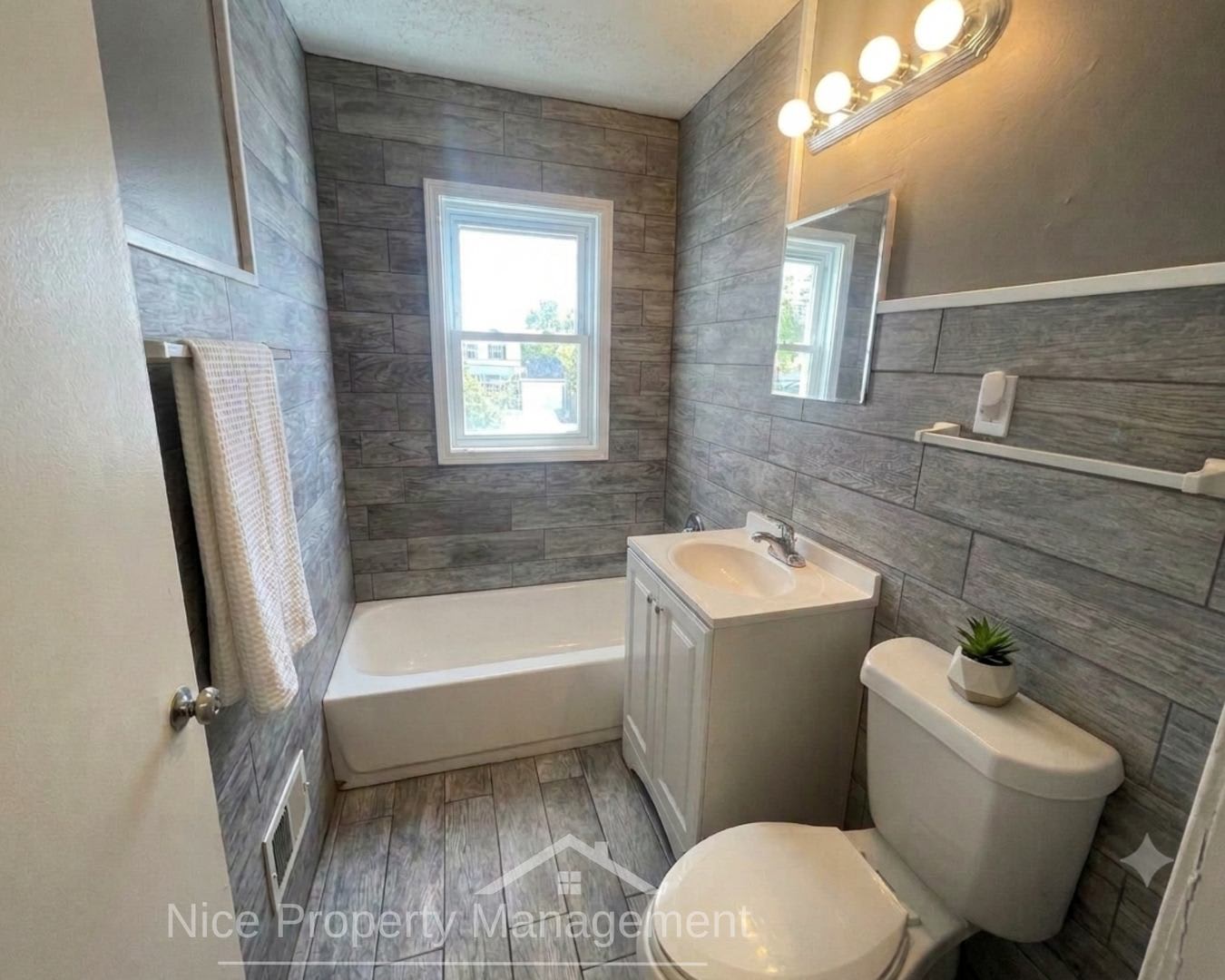 Charming 2 BEDROOM IN FERNDALE – photo 5