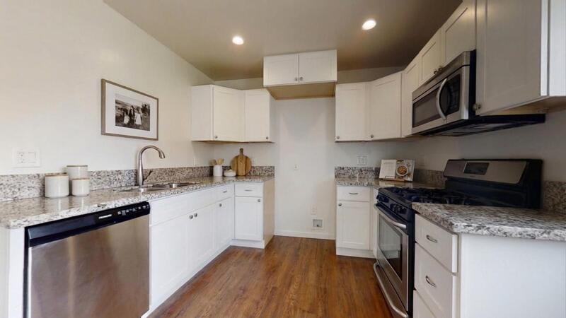 2619 Gates Avenue – photo 2