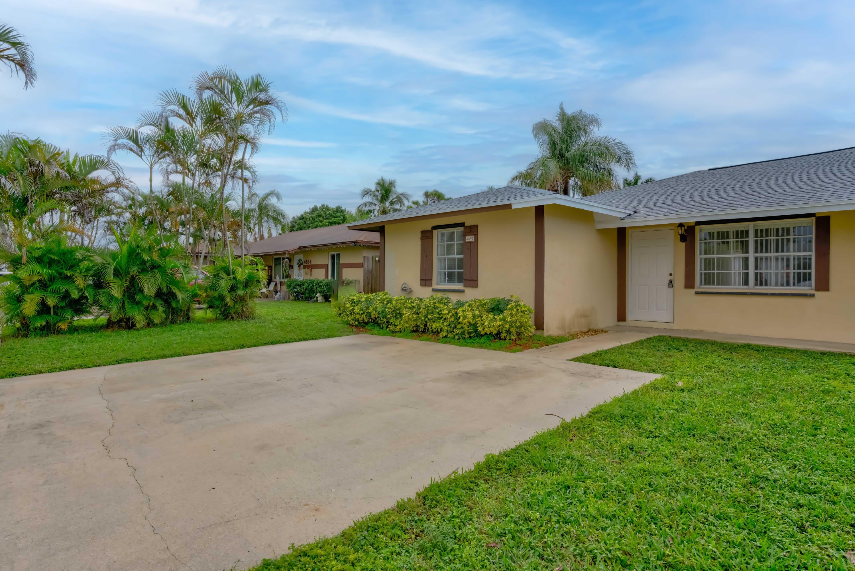 4698 Arthur Street – photo 1