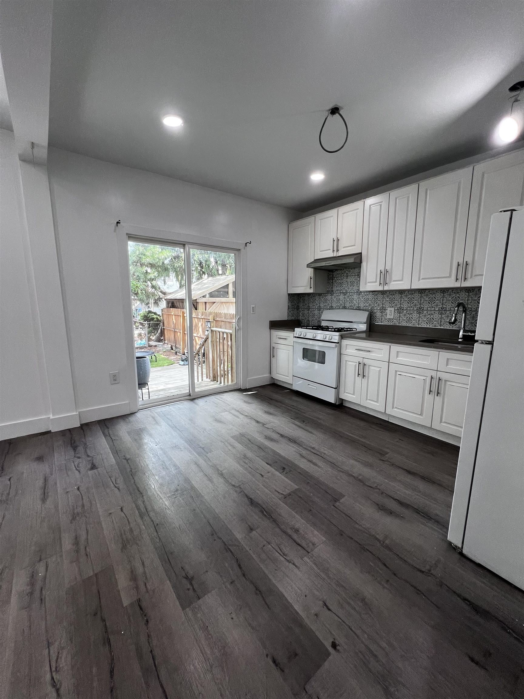28 E 47TH ST – photo 2