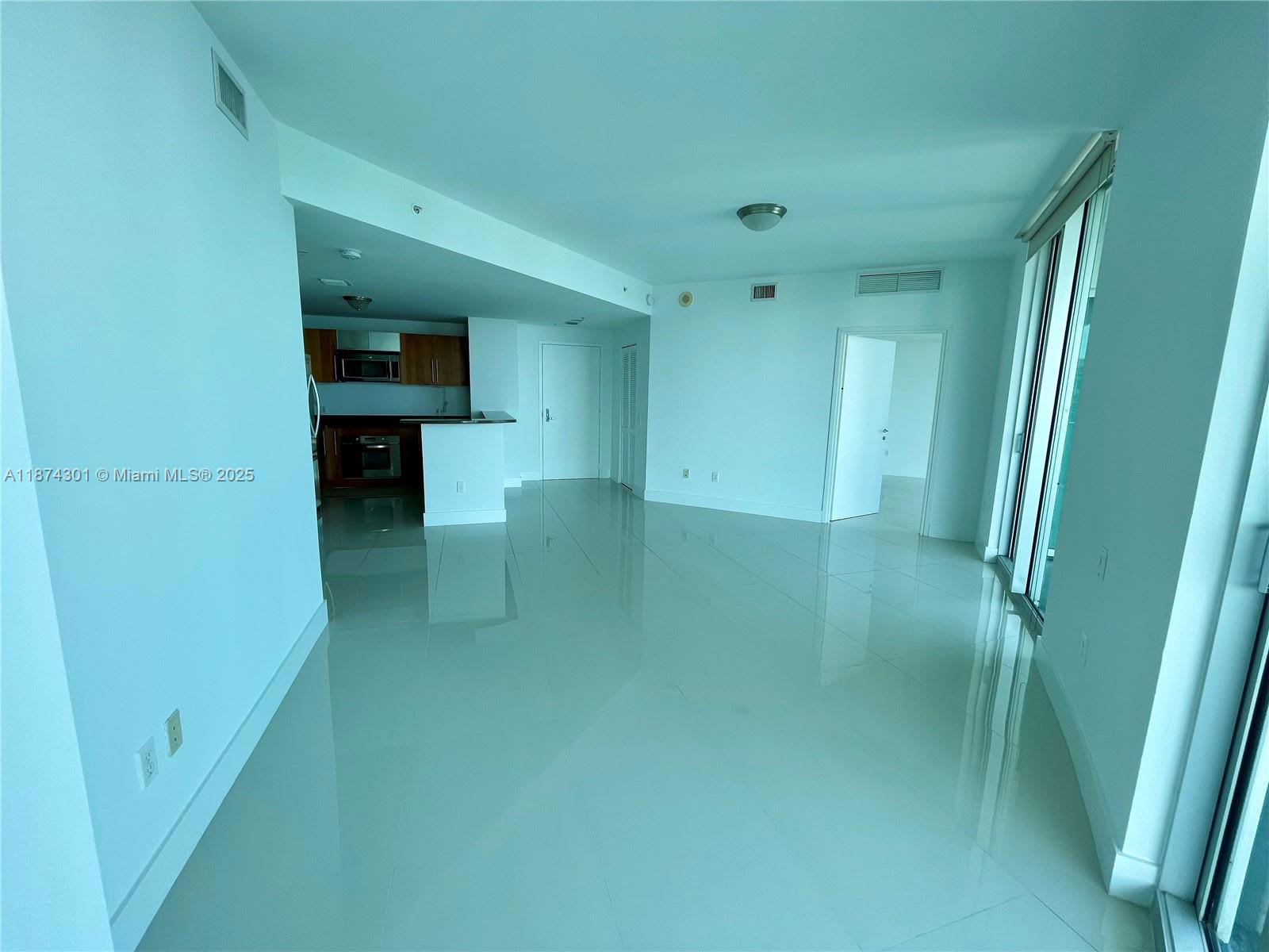 300 South Biscayne Boulevard – photo 4