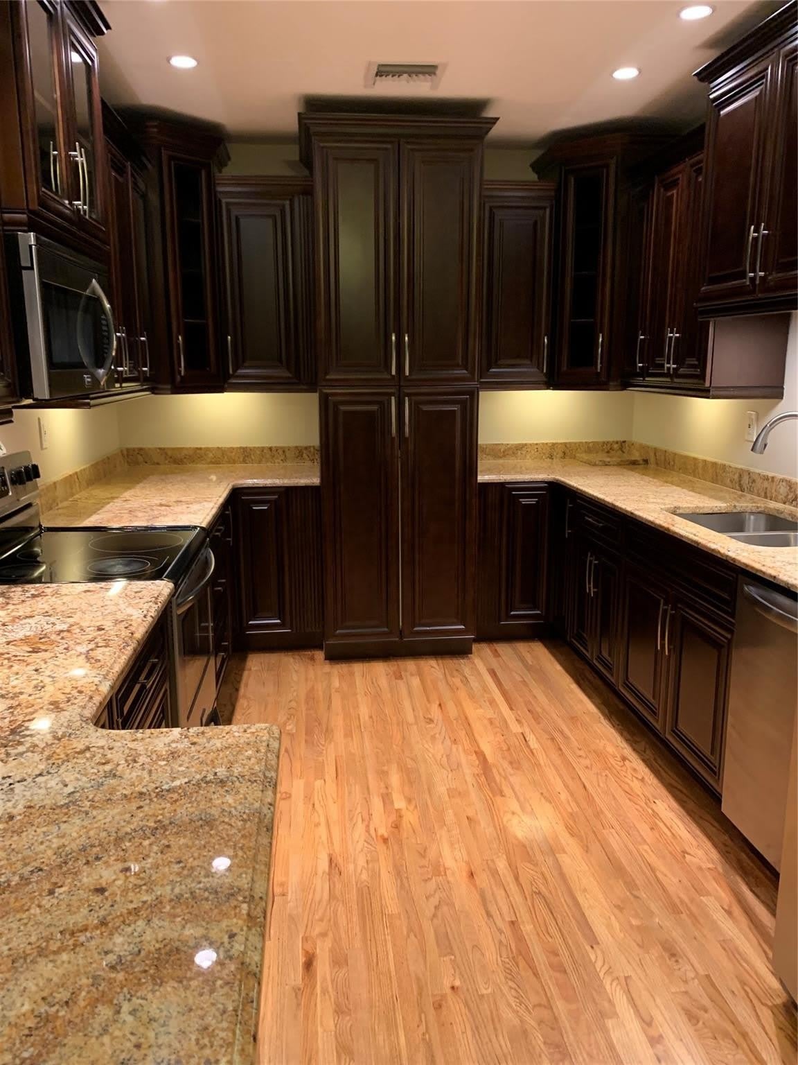 2910 SW 103rd Place – photo 2