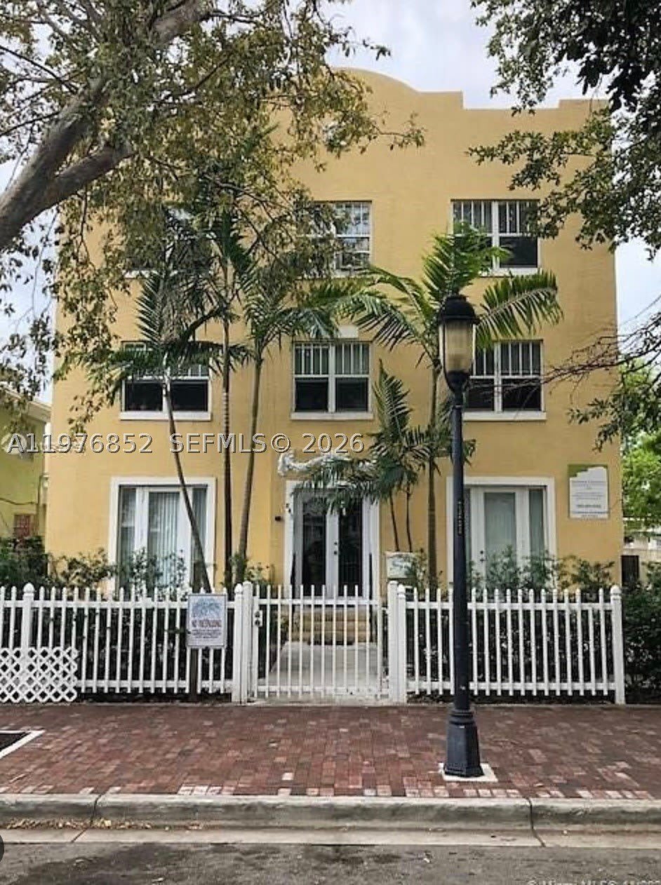 843 SW 13th AV – photo 1