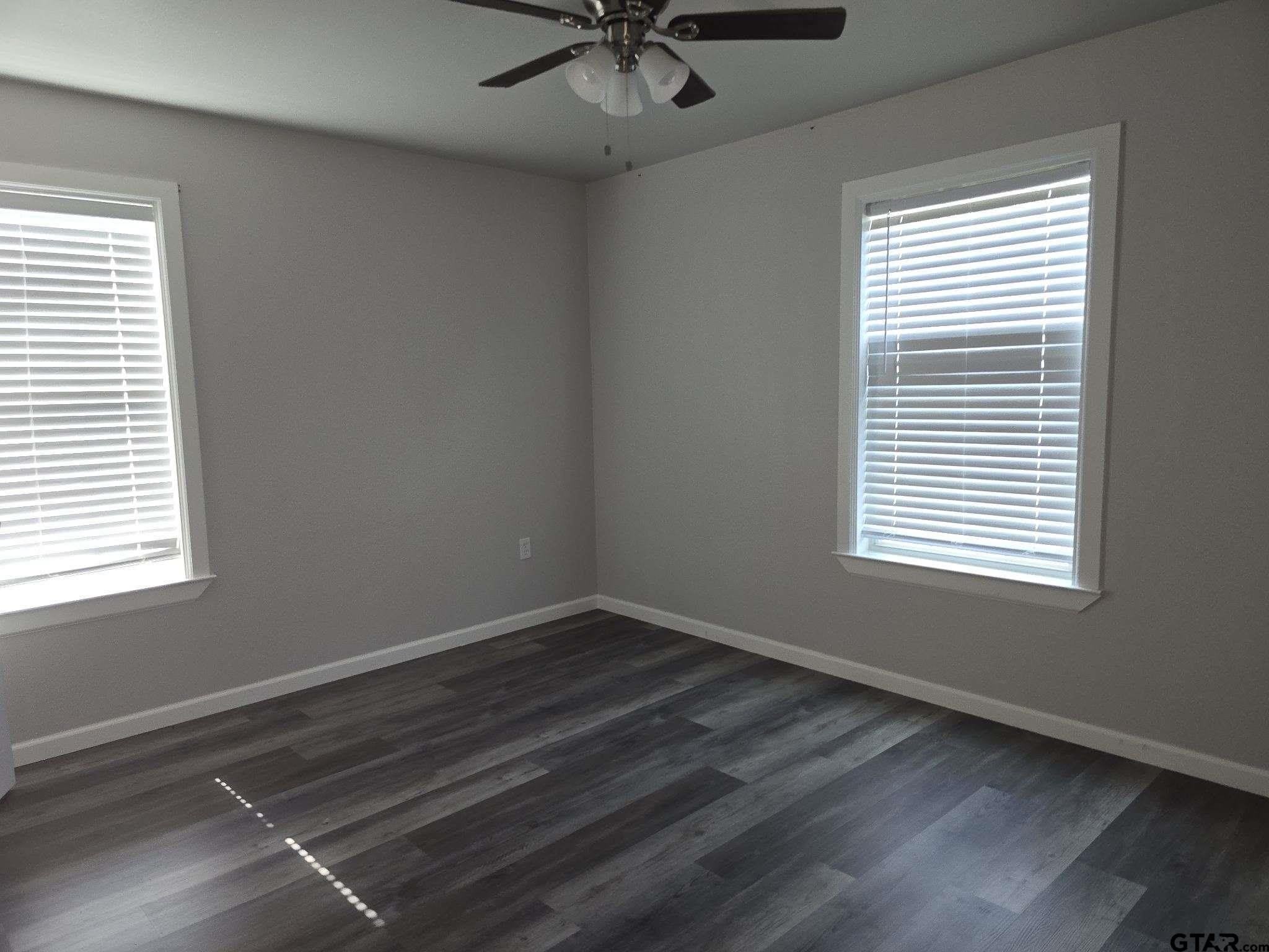 412 Lindsey Street – photo 5