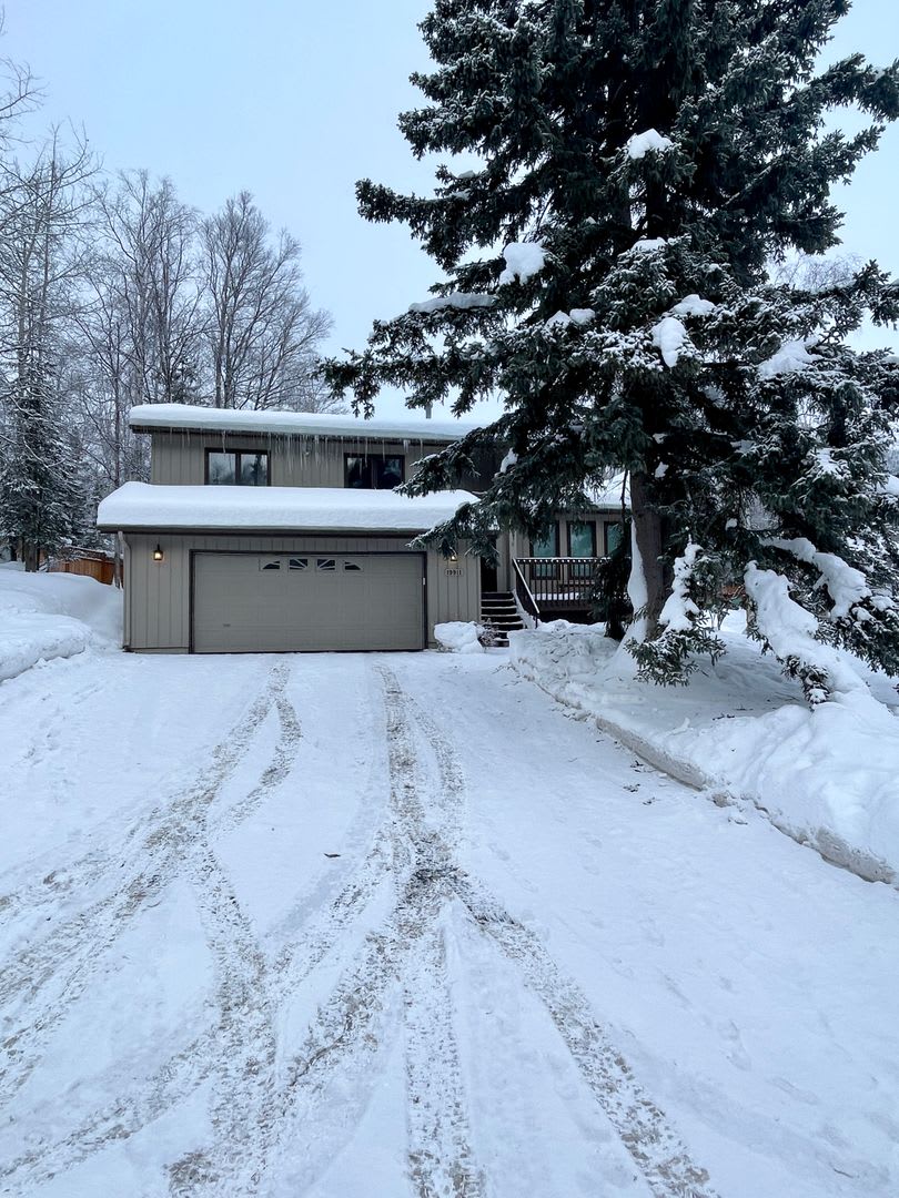 3 bed/2.75 bath House Eagle River – photo 2