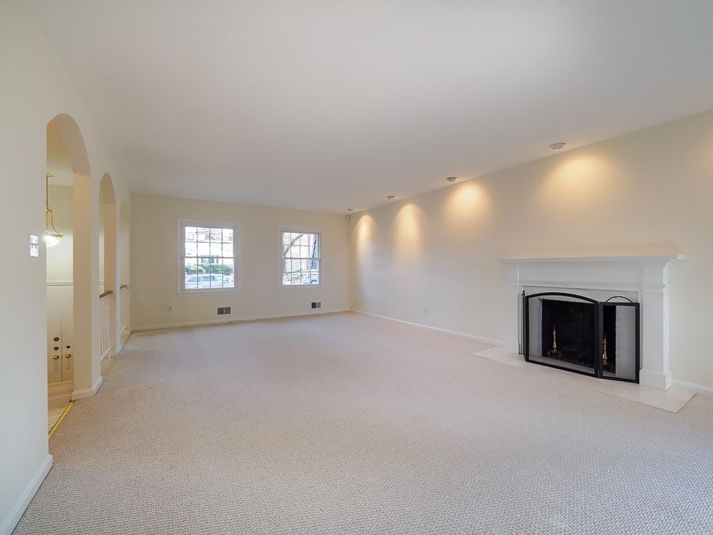 Expanded 4BR/3BA Home in Rock Creek Forest, Chevy Chase! Early September Move-In! – photo 4