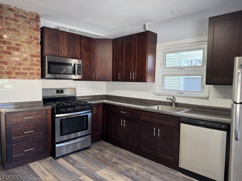 271 Davis Ave – photo 2