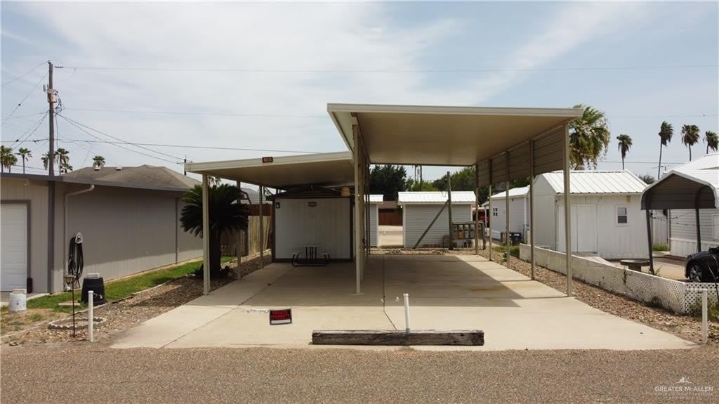 148 Lantern Avenue – photo 1