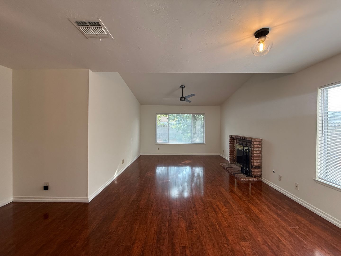 West Lancaster 4 Bedroom 2 Bathroom – photo 2