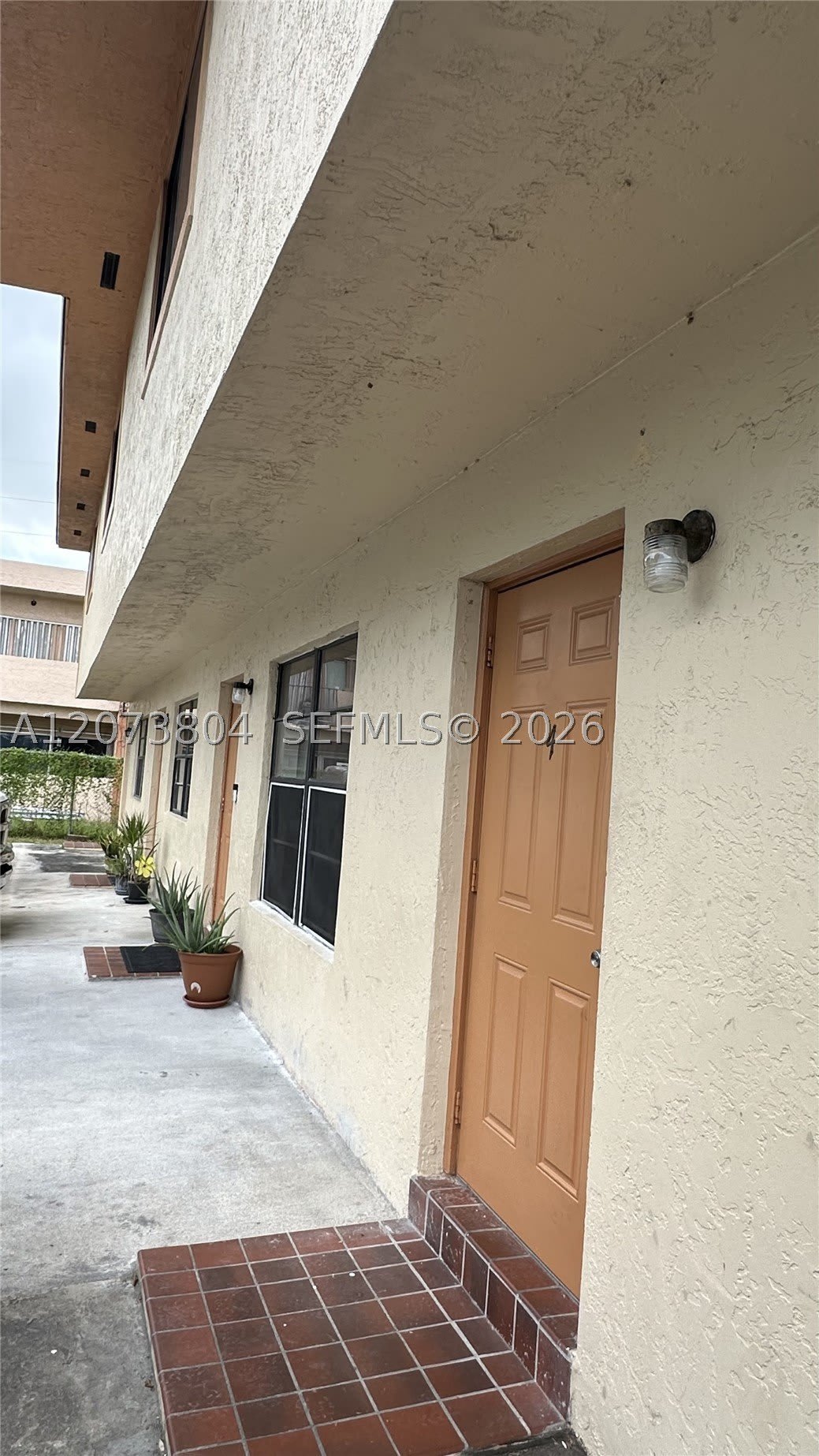 408 NE 18th Ave – photo 1