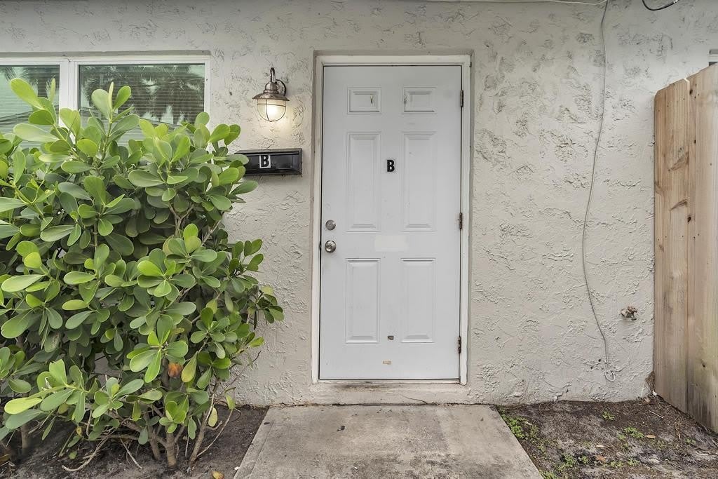 1320 Wellington Street – photo 4