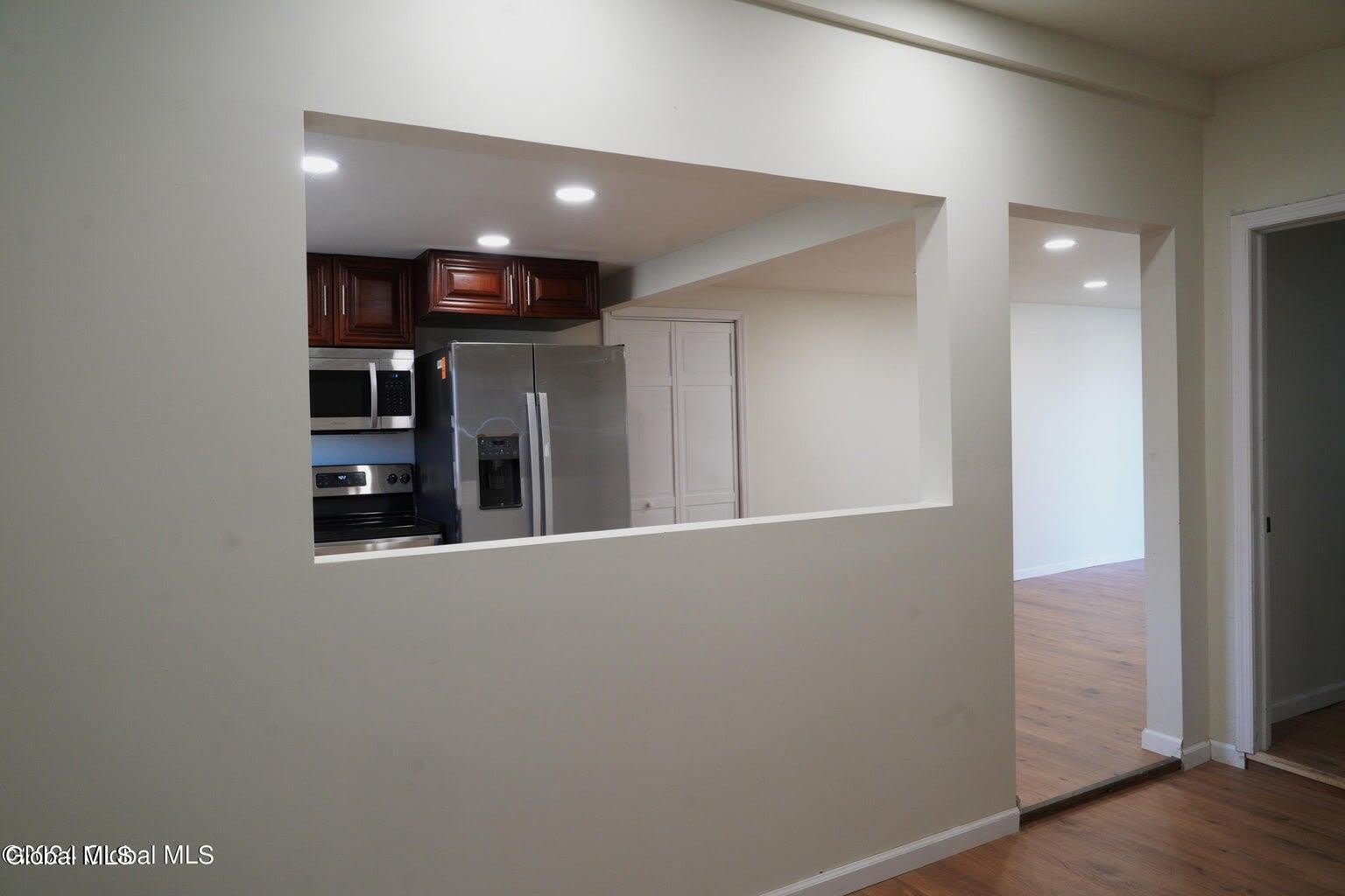 21 Van Heusen Street – photo 3