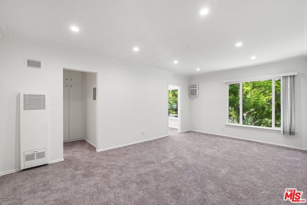 1227 N Harper Ave – photo 1