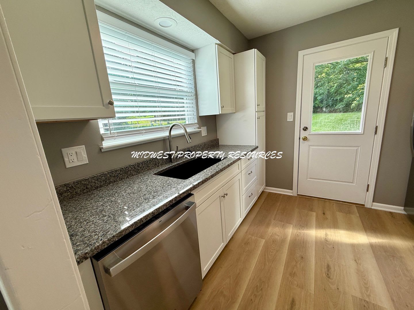 Large Updated 3 Bedroom 2 Bath Duplex In Lee S Summit – photo 4