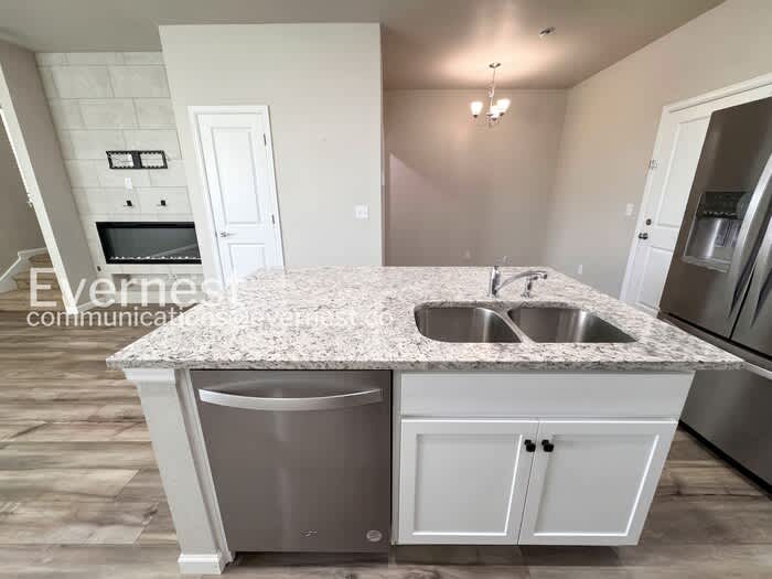 12492 Childers Street – photo 5