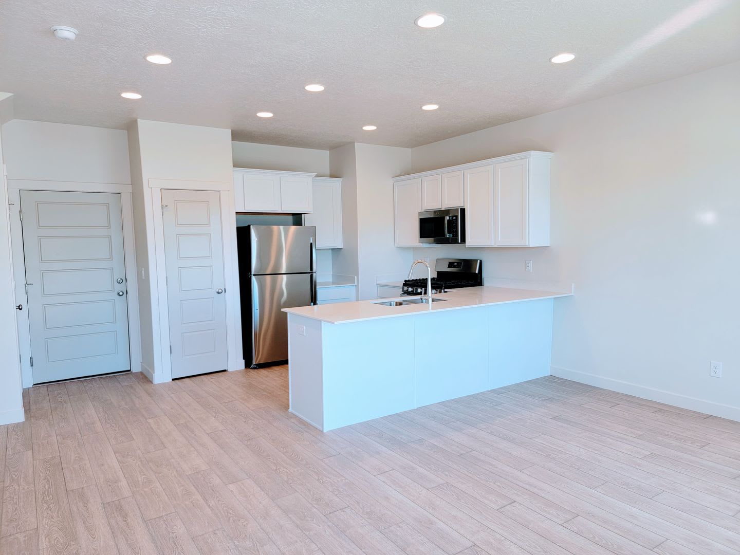 GET $500 OFF THE FIRST MONTHS RENT!!! – photo 4