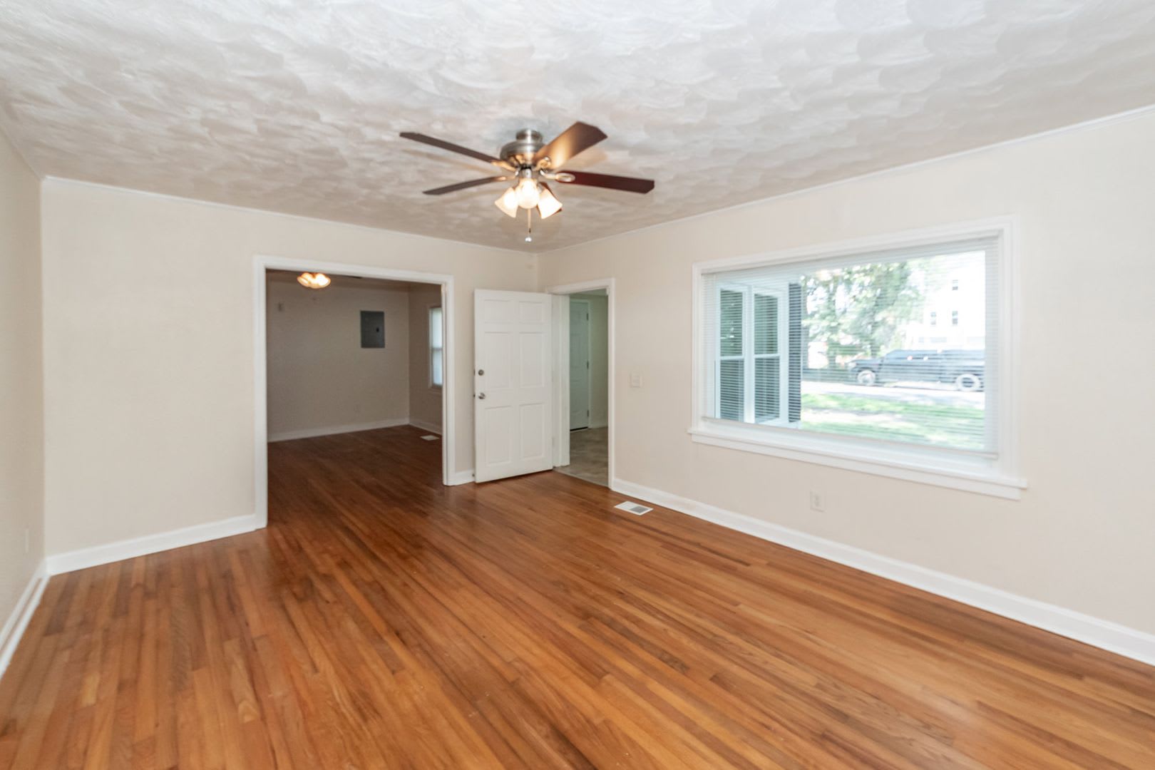 3 Bedroom, 2 Bathroom Home in West Ashley – photo 5