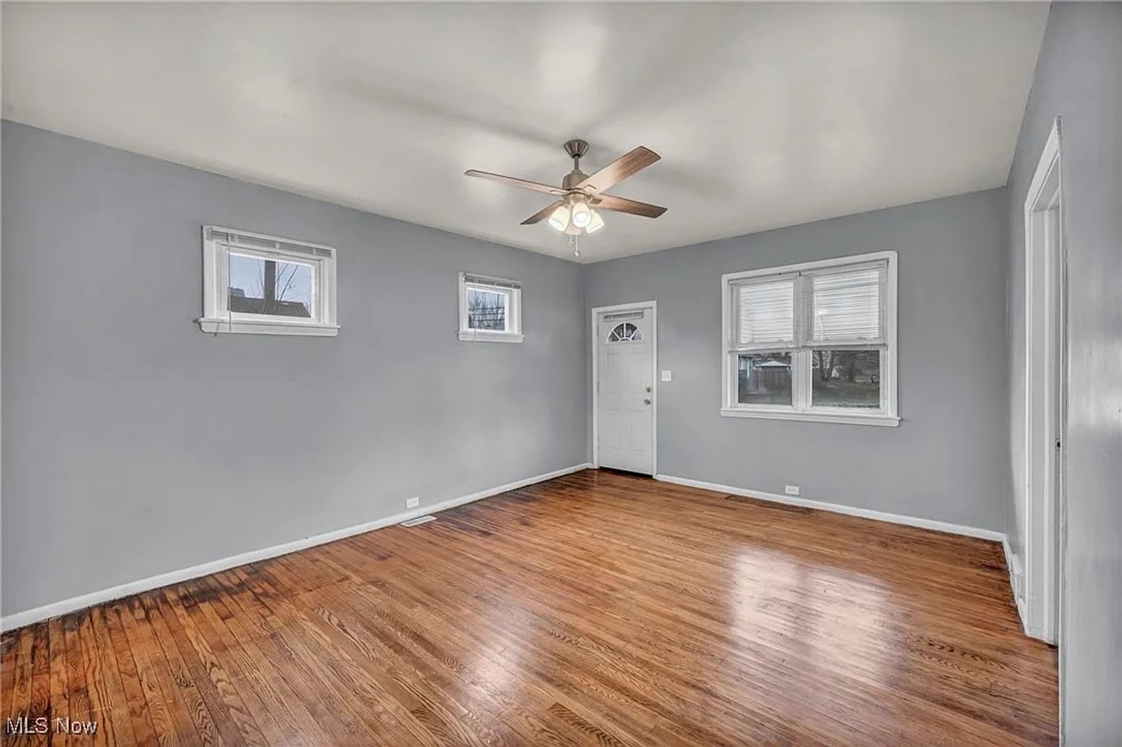 Fully Updated Home with Washer and Dryer – photo 3
