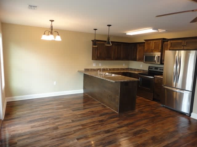 Charming 3-Bedroom Home with Fenced Backyard & Community Playground – photo 5