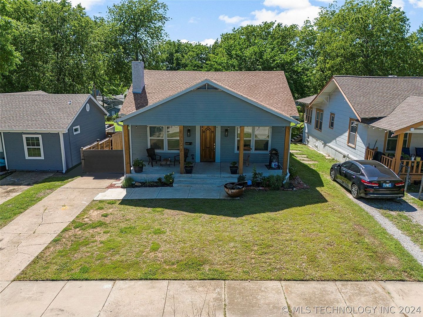 Charming 3 Bed, 2 Bath Bungalow Near Downtown Tulsa! – photo 3