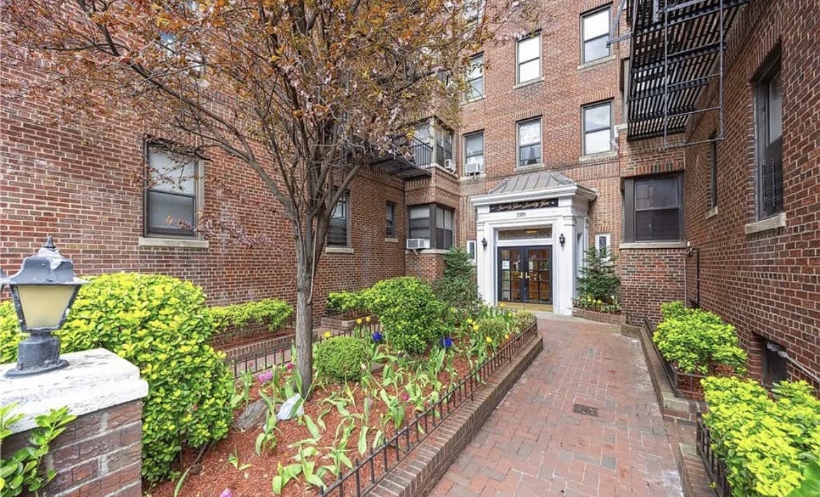 2375 Ocean Ave Apt 2E – photo 1