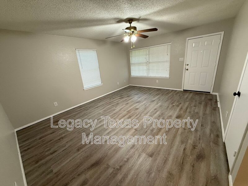 516 Highpoint Dr – photo 2