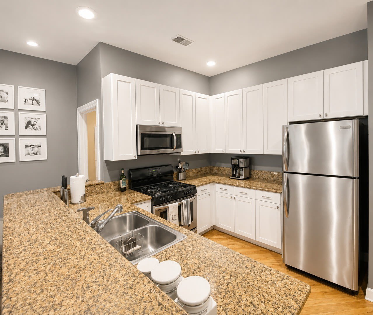 3113 W Lawrence Avenue – photo 3