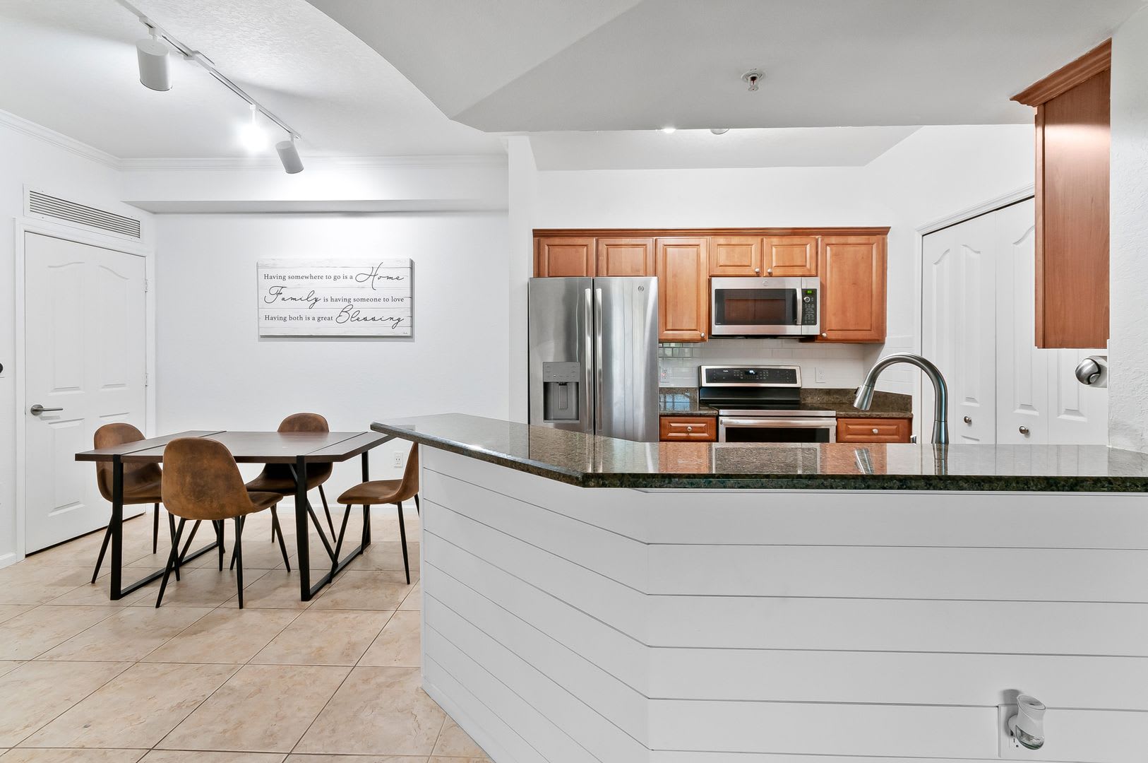 ANNUAL RENTAL AVAILABLE OCTOBER 1, 2026 IN POSITANO PLACE!!! – photo 5