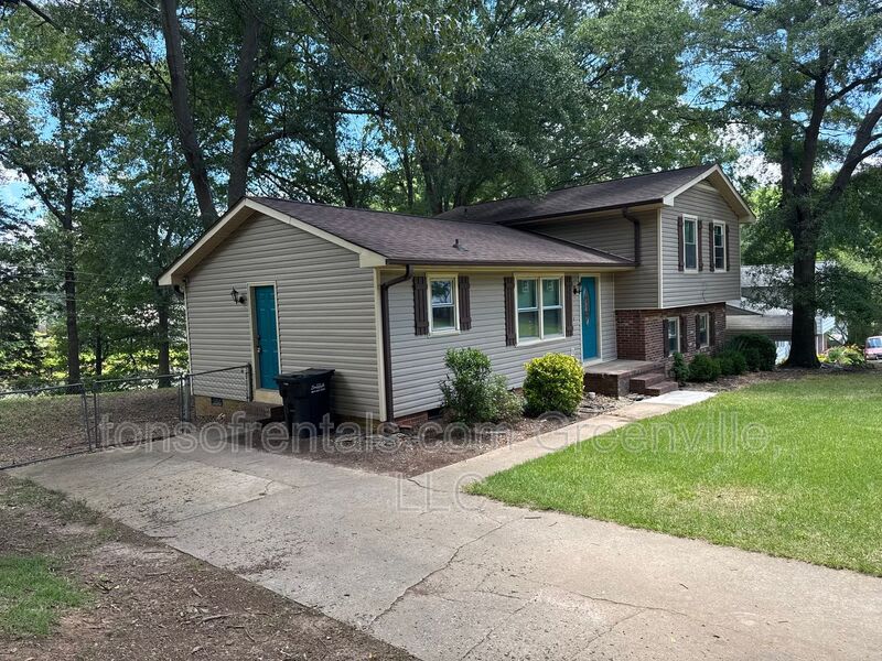 105 Chuckwood Drive – photo 2