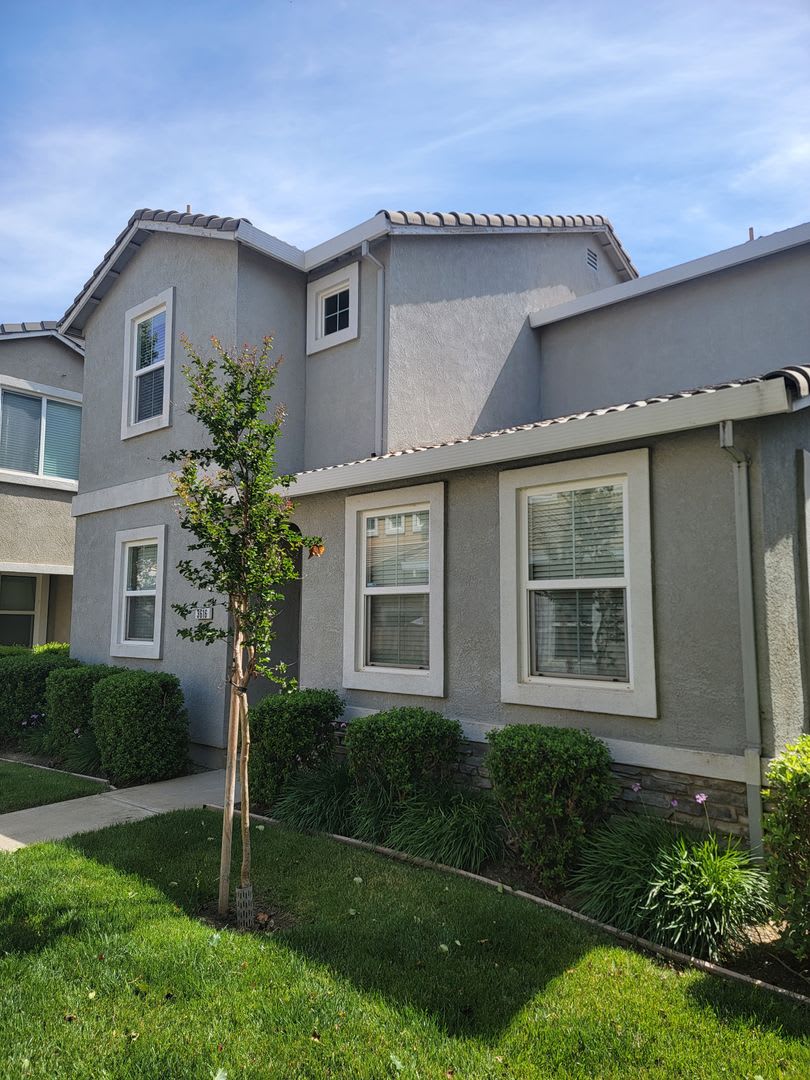 Adorable 3 bedroom 2.5 bath – photo 2