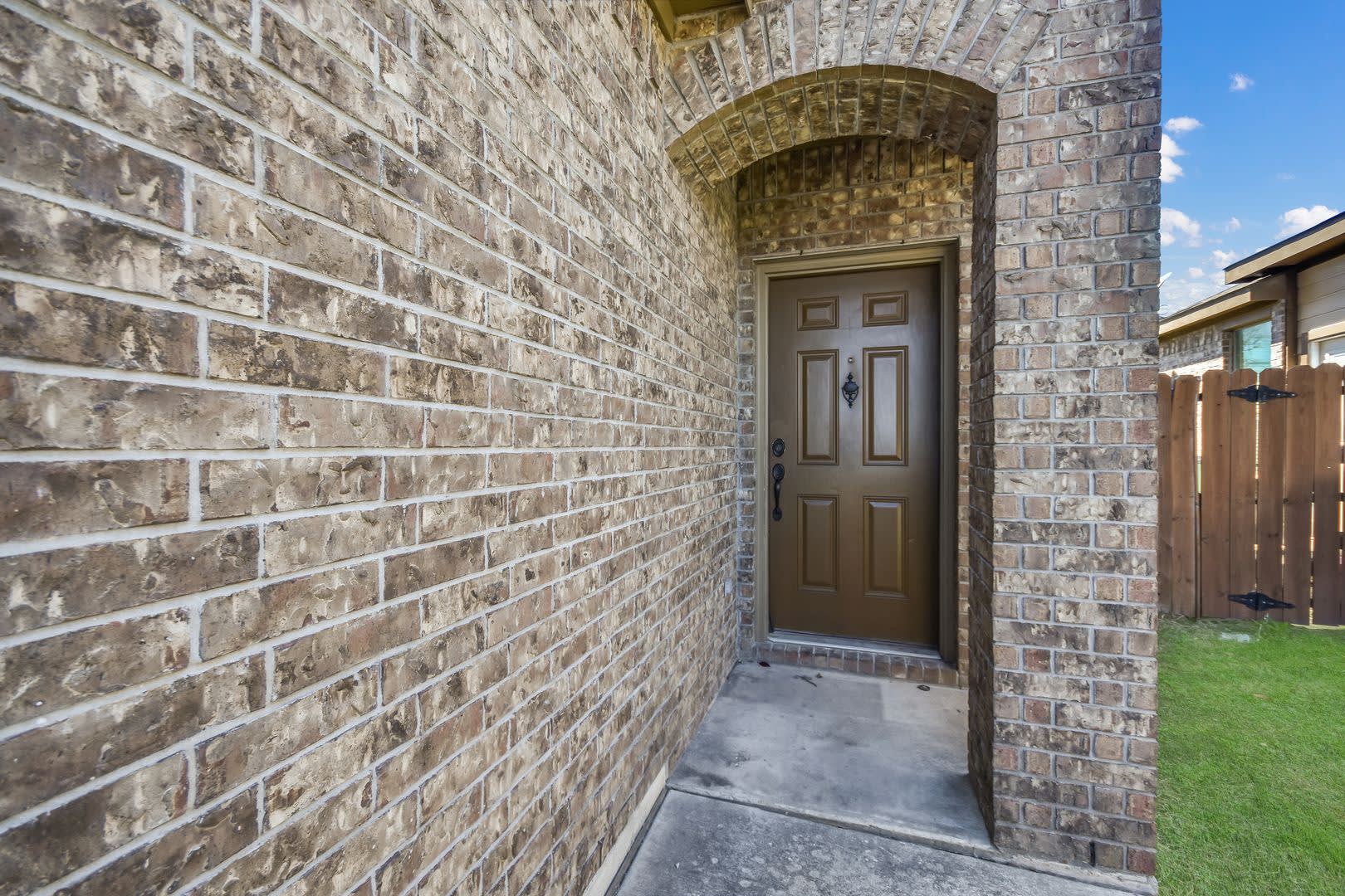 3 BEDROOM DUPLEX LOCATED IN HUTTO, TEXAS! – photo 4