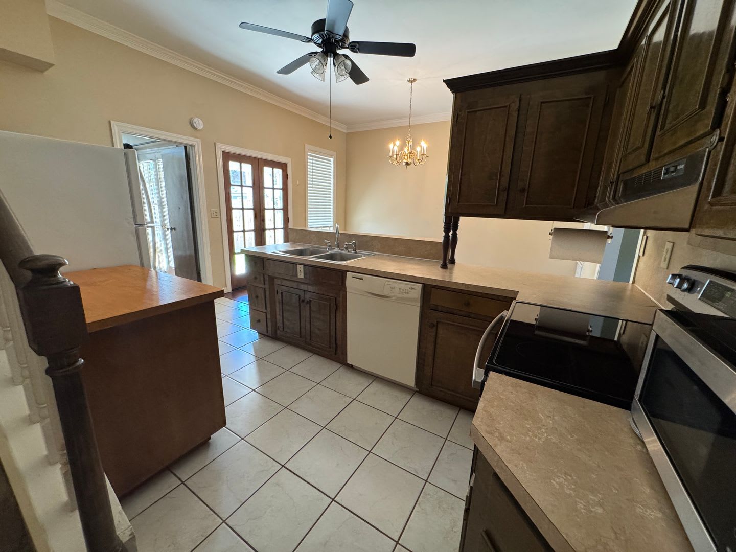 Two Story 2 bedroom, 2 bathroom home in South Highland – photo 4