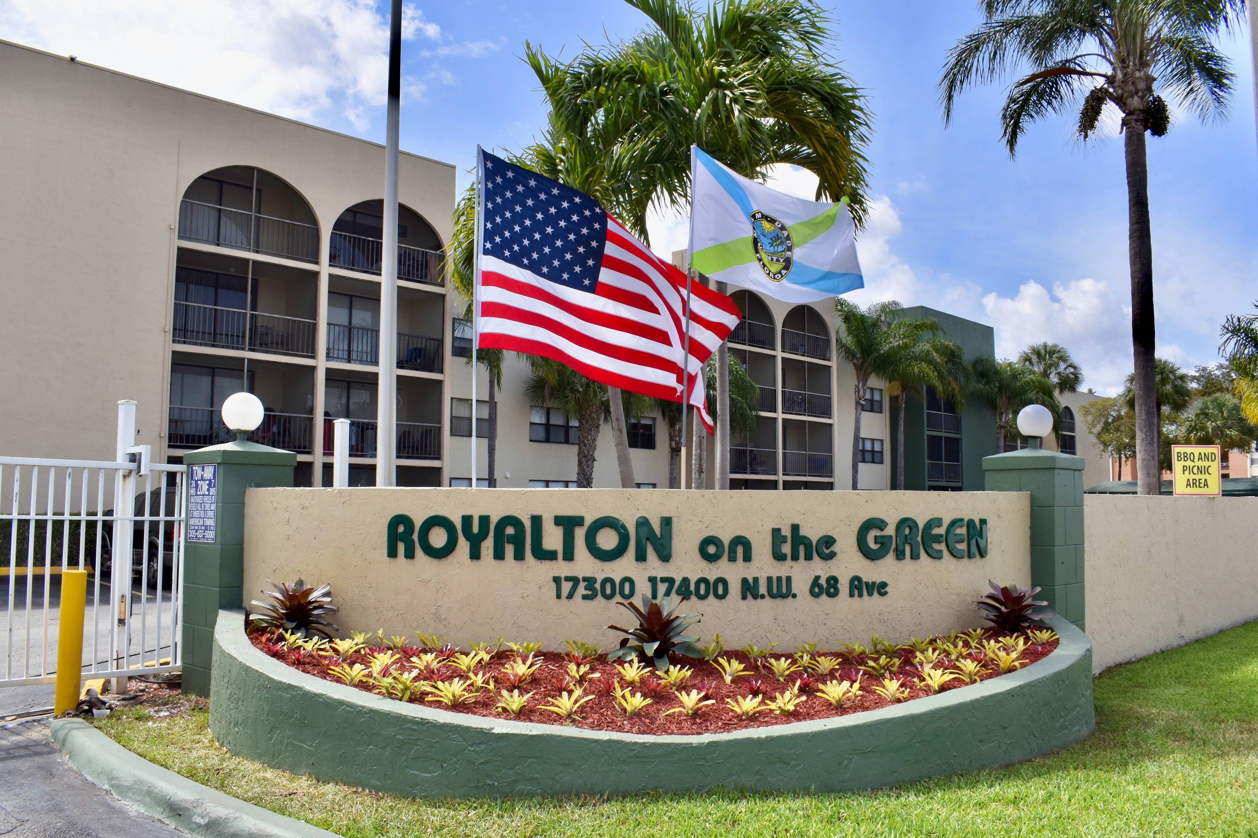 Royalton on the Green – photo 1