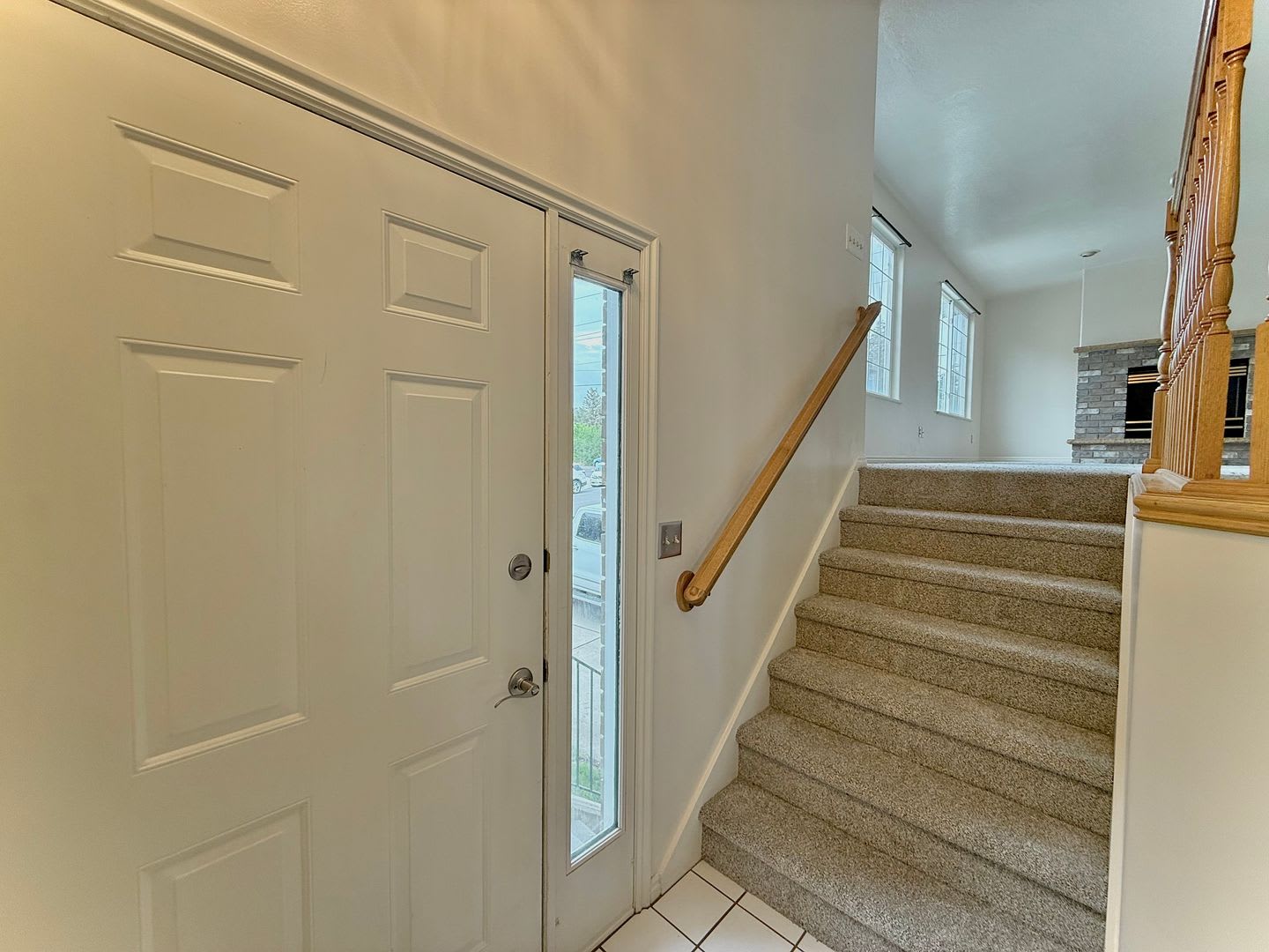 Spacious Split-Level Townhome, 2BR/2BA, 2-Car Garage – photo 2