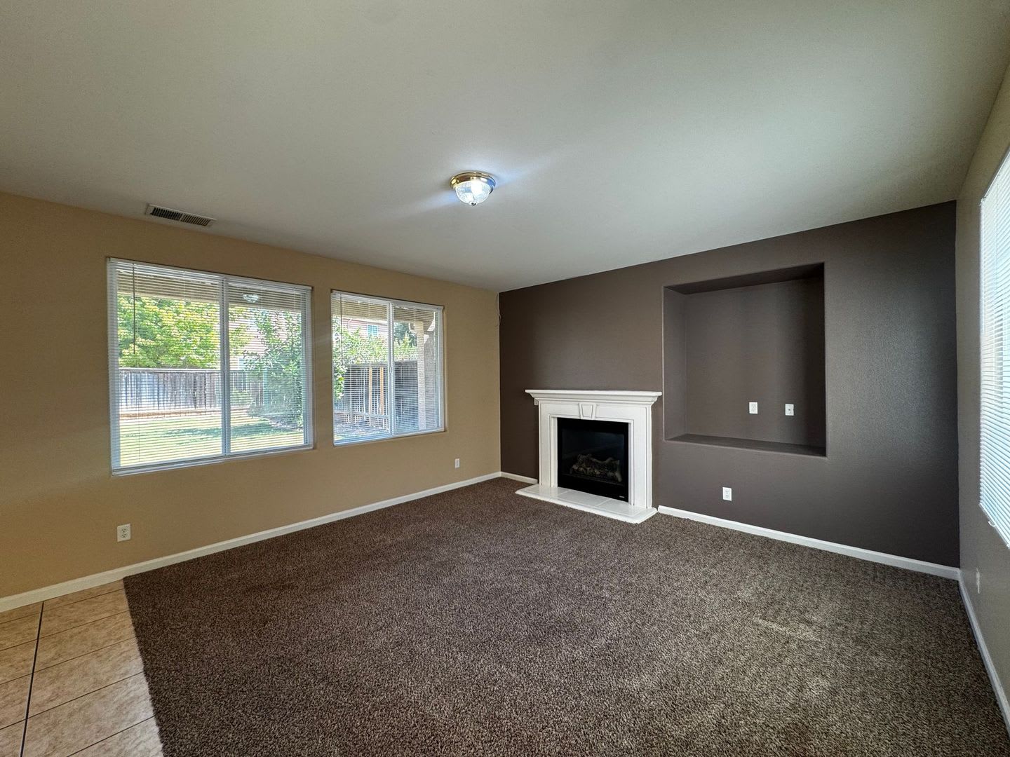 SPECIAL: $200 OFF SECOND MONTH'S RENT! Amazing 5 Bedroom House – photo 4