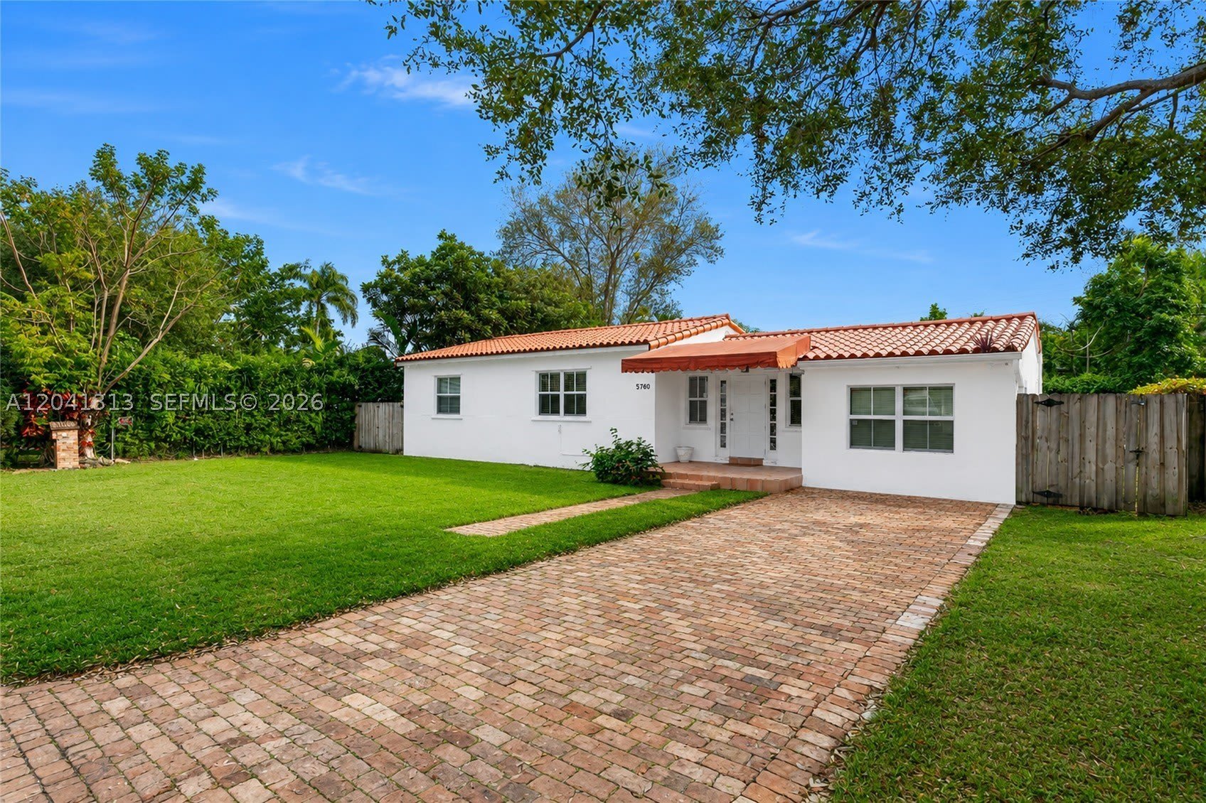 5760 SW 51st St – photo 2
